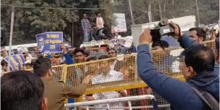 ‘Ready to Die’: Students Break Barricades in Patna as Protests Erupt Over New UGC Rules