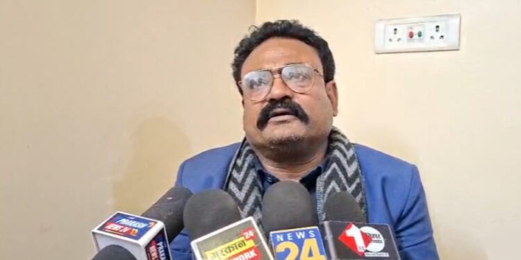 Man storms Patna coaching centre, threatens to shoot teacher Guru Rahman