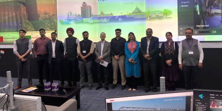 Future civil servants tour key urban infrastructure projects to study city governance