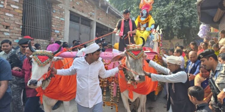 Union minister drives bullock cart in Hajipur’s Shiv Barat, continuing 30-year religious tradition