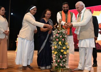 LAMP: (L-R) Superior, Avila Convent Dr. Sr. M. Jincy A.C.; Principal Dr. Sr. M. Rashmi A.C.; Patna University V-C Prof. Namita Singh; Deputy Chief Minister Samrat Chaudhary; and Governor Arif Mohammed Khan light the ceremonial lamp at the start of the Annual Day 2026 function, at Patna Womens College on Monday