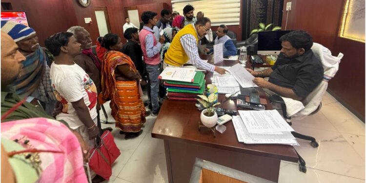 Patna Municipal Corporation Hears Citizens Issues and Promises Quick Solutions