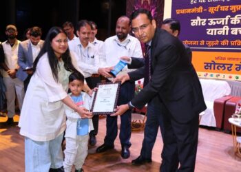 Solar fair spotlights clean energy success as state honours beneficiaries and vendors