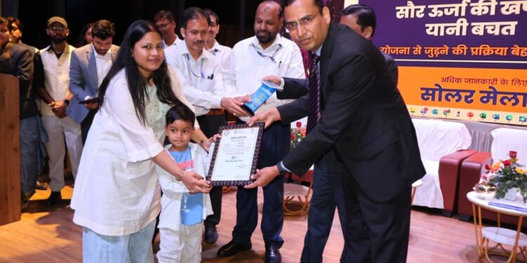 Solar fair spotlights clean energy success as state honours beneficiaries and vendors