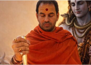 From Politics to Prayer: Tej Pratap Yadav’s Saffron Turn Goes Viral