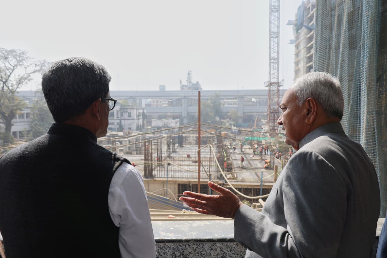 CM Nitish Kumar Inspects Patna Medical College Redevelopment, Urges Rapid Completion of 5,462-Bed Facility