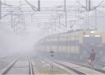 Cold Wave Halts Trains in Bihar, Leaves Hundreds Stranded at Siwan Junction