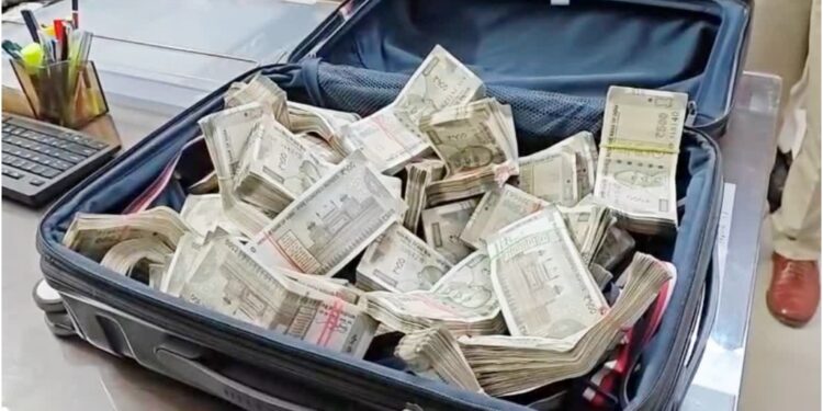 Patna Police Seize Rs 18 Lakh in Late-Night Vehicle Check on JP Setu