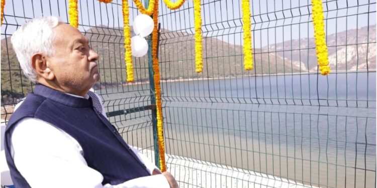 CM Nitish Kumar Inspects Rajgir Ponds, Orders Urgent Steps to Restore Water Flow