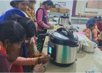 Jeevika Didis in Bihar to Manufacture Induction Stoves as 7,000 Receive Training from IIT Experts