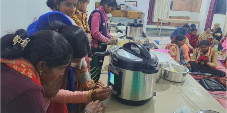 Jeevika Didis in Bihar to Manufacture Induction Stoves as 7,000 Receive Training from IIT Experts