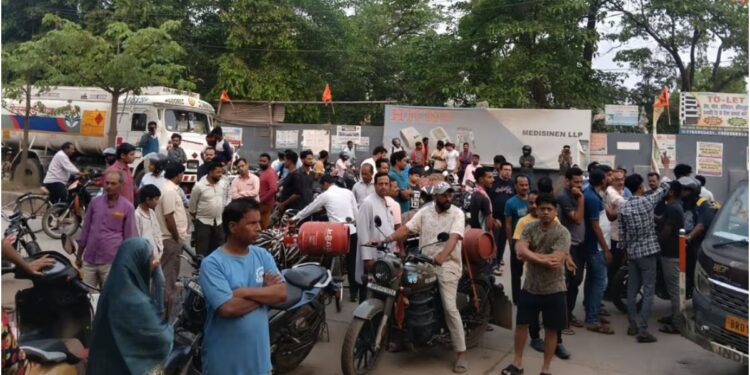 Patna Erupts Over LPG Cylinder Delays as Residents Block Highway Despite Confirmed Delivery Turns