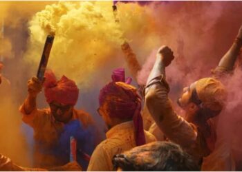 Holi 2026: Playing with Colour Bombs or Chemical Colours Can Be Dangerous — Seek Immediate Medical Help if Symptoms Appear