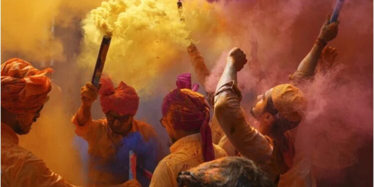 Holi 2026: Playing with Colour Bombs or Chemical Colours Can Be Dangerous — Seek Immediate Medical Help if Symptoms Appear