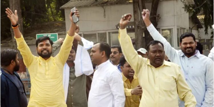 Protests Outside Residence of Nitish Kumar as Workers Cry and Raise ‘Jaychand’ Slogans Against Lalan Singh