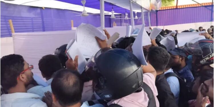 Crowds Gather at Patna’s Gandhi Maidan for First Vehicle Challan Lok Adalat, Applications Filed for Fine Waivers