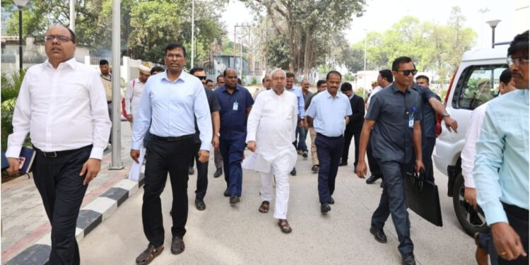 CM Nitish Kumar Inspects Patna Collectorate, Orders Fast-Tracking of Road to Sabhyata Dwar and Other Infrastructure Works