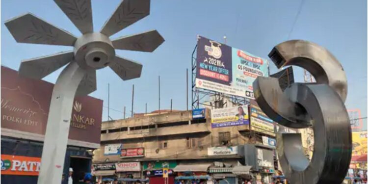 Patna’s Boring Road Crossing Transformed with Solar Palm Tree, Cobra Fountain and Green Wall