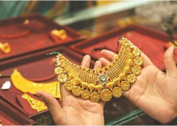 Gold Drops Rs 2,000 to Rs 1.56 Lakh; Silver Falls Rs 16,000 in Two Days to Rs 2.53 Lakh Amid Iran War Impact
