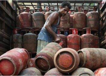 Patna LPG Crisis Deepens as Urban Residents Wait 35 Days and Rural Areas Face 55-Day Delay for Cylinders