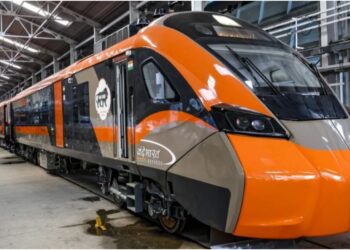 Vande Bharat Express Attacked in Muzaffarpur, Window Shattered as Police Review CCTV