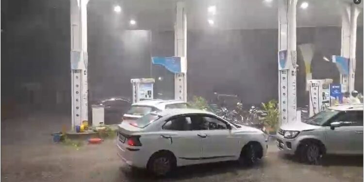 Weather Turns Severe in Bihar with Storms, Rain and Hail; Two Dead as Red Alert Issued in 15 Districts