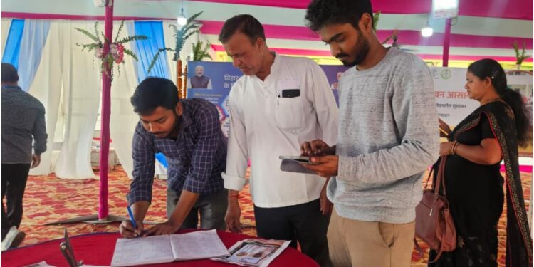 Crowds Gather at IPRD Pavilion’s Virtual Selfie Point as Over 300 Take Selfies on First Day