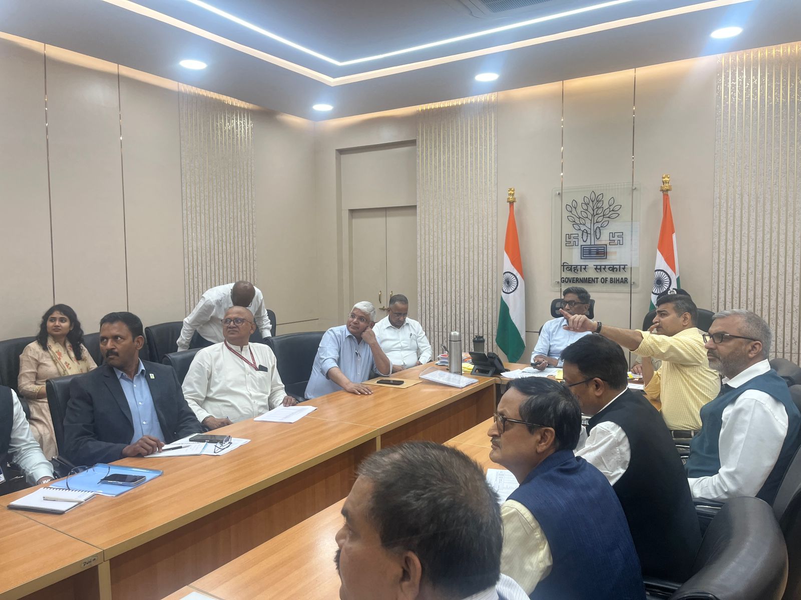 Chief Secretary Orders Crackdown On LPG Supply Issues In Bihar, Raids And Control Rooms Activated