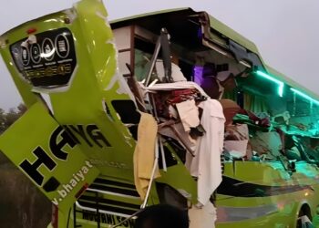 Three dead and more than a dozen injured after bus and truck collide on NH-19 in Bihar