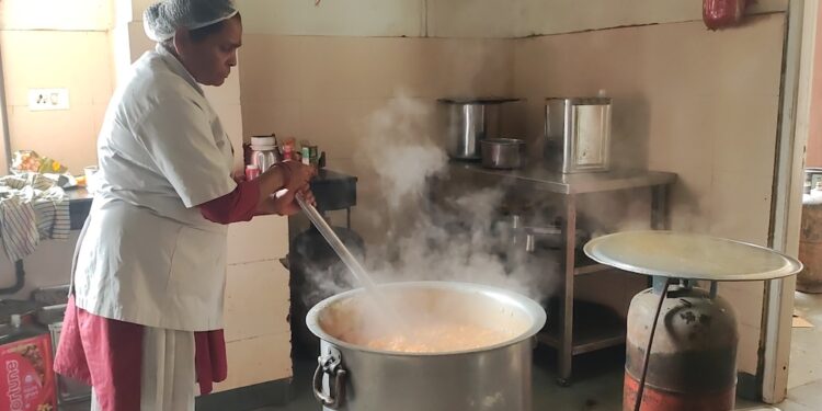 LPG Shortage Threatens Food Supply For Patients At DMCH Darbhanga