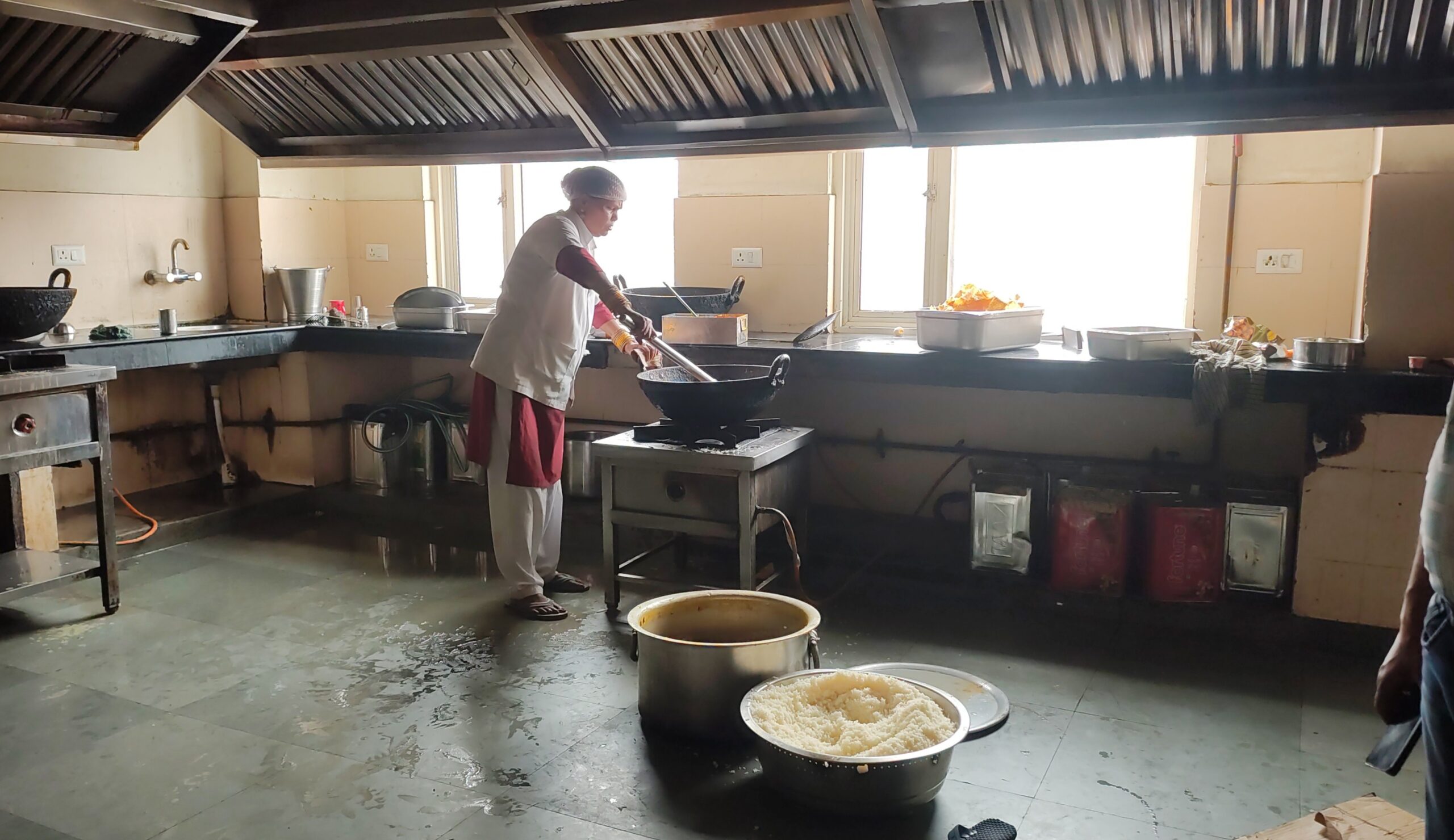 LPG Shortage Threatens Food Supply For Patients At DMCH Darbhanga