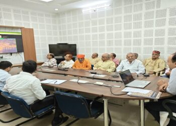 Gayaji Administration Reviews Vishnupad Corridor Plan Around Historic Temple