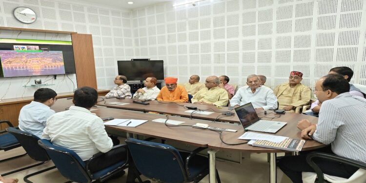 Gayaji Administration Reviews Vishnupad Corridor Plan Around Historic Temple