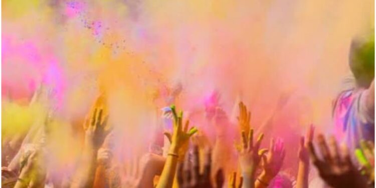 Bhagalpur Women Craft Chemical-Free Holi Colours From Flowers and Vegetables