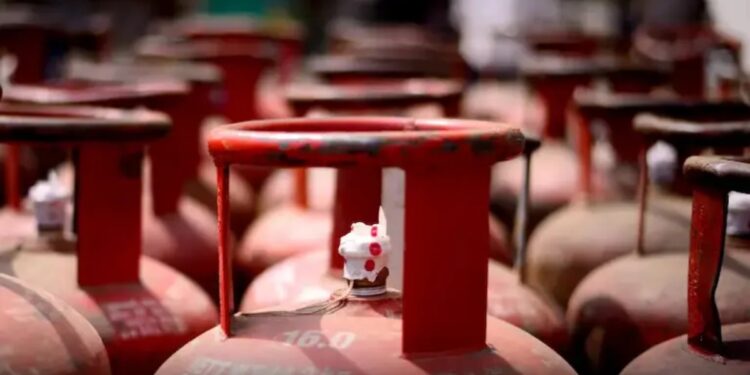 OTP mandatory for LPG cylinder deliveries in bid to curb black marketing