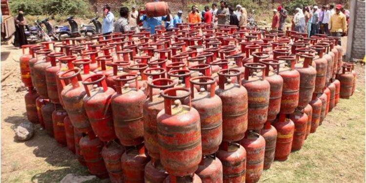LPG Shortage in Patna Drives Households and Eateries to Rely on Induction Stoves