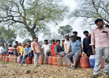 LPG Shortage Deepens In Patna As Commercial Supply Halted, Misuse Concerns Rise