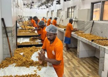 Why Patna’s Mahavir Temple Is Switching To Induction Cooking This Ram Navami