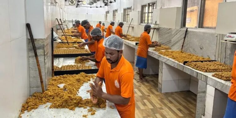 Why Patna’s Mahavir Temple Is Switching To Induction Cooking This Ram Navami