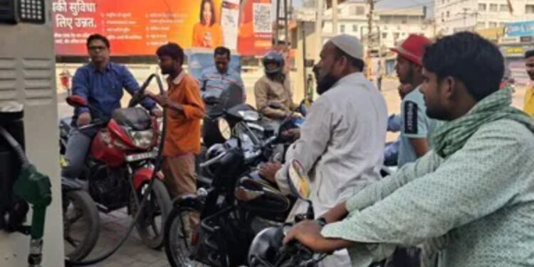 Panic Buying at Bihar Petrol Pumps as Iran War Rumours Trigger Fuel Hoarding.