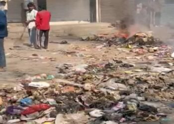 Siwan Sanitation workers halt services on eve of Holi over unpaid wages