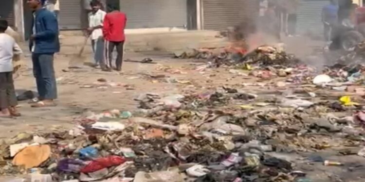 Siwan Sanitation workers halt services on eve of Holi over unpaid wages
