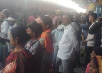 Post-Holi rush leaves Delhi-bound trains packed as Bihar transport corporation runs additional buses