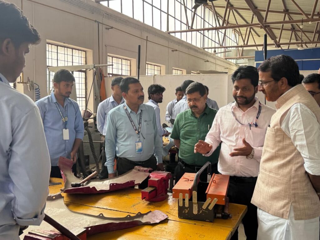 Sanjay Singh Inspects Industrial Training Institute Digha Ghat, Directs Officials to Strengthen Job Linkages for Trained Youth