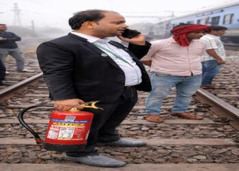 Panic On Gaya-Koderma Rail Line As Smoke Rises From Jan Shatabdi Express Coach