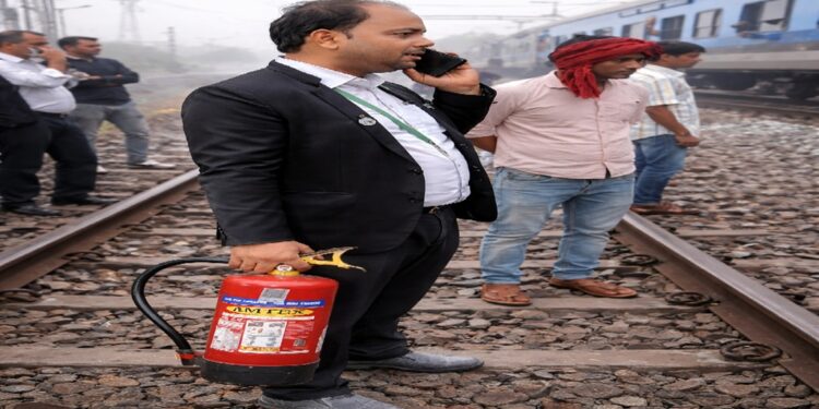 Panic On Gaya-Koderma Rail Line As Smoke Rises From Jan Shatabdi Express Coach