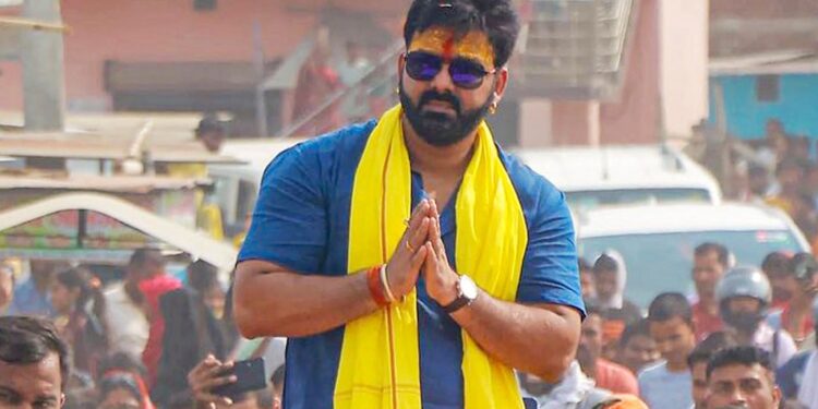 Pawan Singh Faces Women’s Commission Notice After Viral Video Controversy