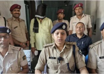 Theft on New Jalpaiguri–Anand Vihar Train; ‘Bunty-Babli’ Gang Member Flees in Cap, Chased to Ara and Caught