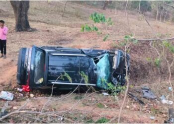 Car Plunges into Ravine After Hitting Motorcycle in Banka, Three Dead Including Elderly Man, Four Injured