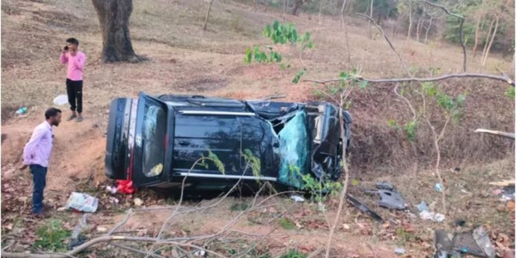 Car Plunges into Ravine After Hitting Motorcycle in Banka, Three Dead Including Elderly Man, Four Injured